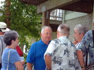 http://home.catholicweb.com/trianglegolfoutings/images/2004-Summer/Reunion15.jpg