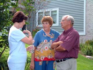 http://home.catholicweb.com/trianglegolfoutings/images/2004-Summer/Reunion28.jpg